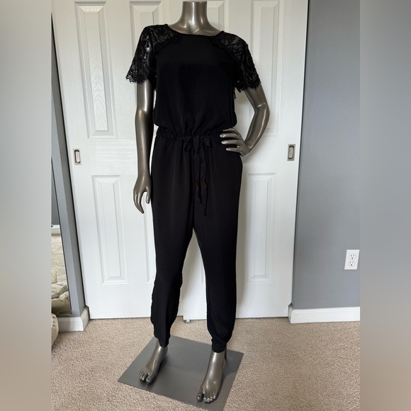 New Loft Short sleeve Jumpsuit size L, Black, lace, raglan sleeve, open back - Picture 1 of 14